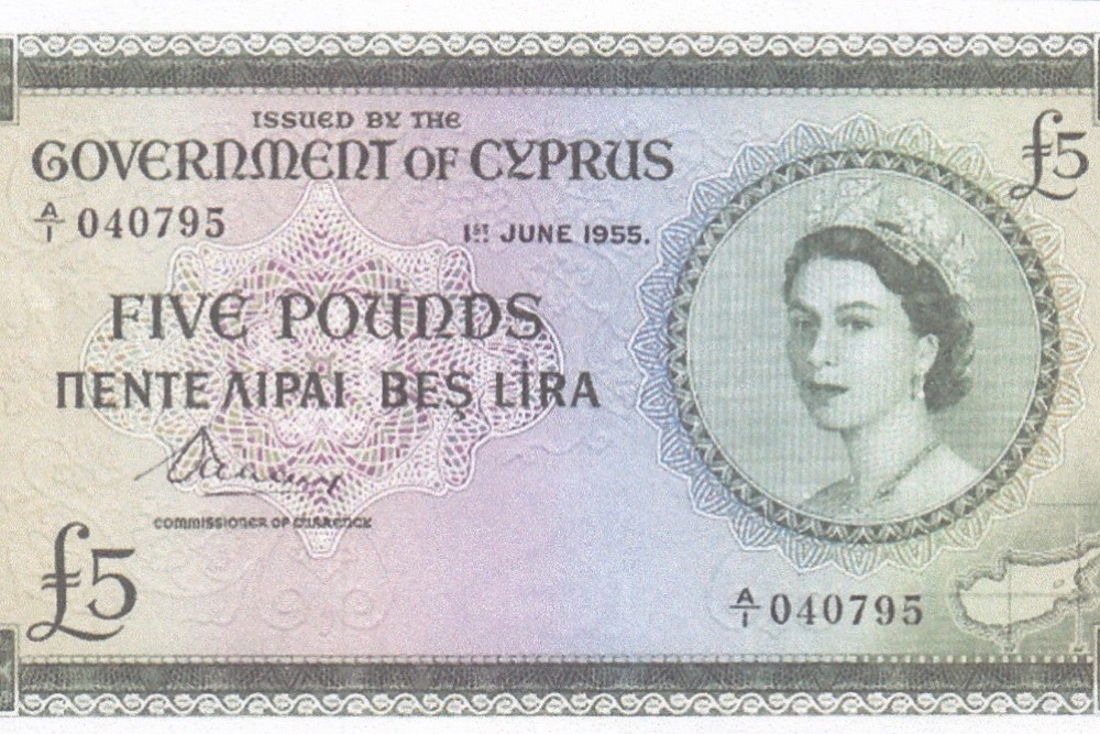 Královna Alžběta II. na platidlech