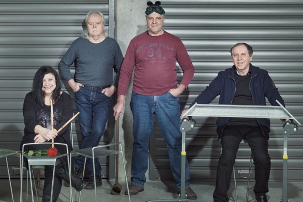 Martin Chik Band, Modrá Žába, Earl Gray, Sour Bitch